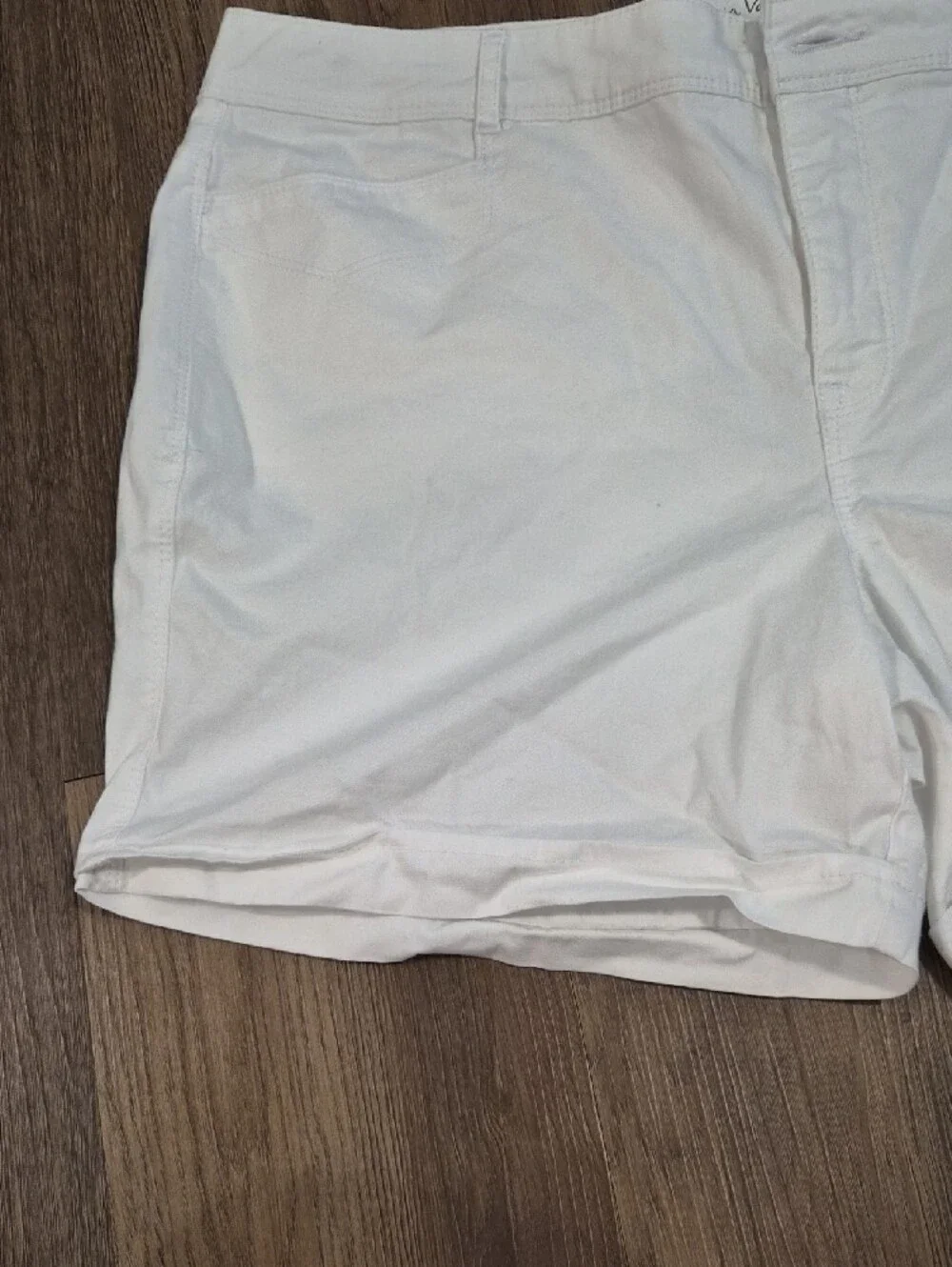 Gloria Vanderbilt White Women's Shorts - Casual Stretch Bermuda